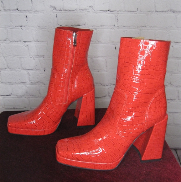 NWOB Discontinued Style Nasty Gal Red Faux Crocodile Square Platform Boots EU39 - Picture 2 of 10